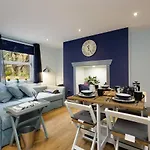Stopover At Albany Garden Apartment With Great Outdoor Space