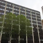 Spacious Apartment By Train Station