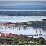 Castle View - Port Solent Stunning Waterfront House
