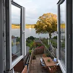 Pass The Keys 3Bed Family Home With Direct Water Access, Sleeps 6