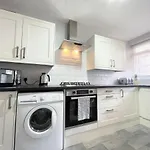 Best Price! Wonderful 2 Bedroom, 2 Superkings Or 4 Singles, Fantastic Location & Free Parking!