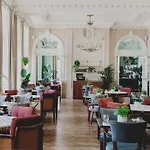 The Queens Hotel