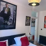 Southsea Royale James Bond 3 Bed Cool Penthouse, Seafront Parking