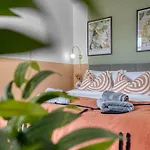 3-Br Modern Luxurious Townhouse , Sleeps 8, Central Location With Free On-Street Parking Permit - Easter Special Offer!! - By Blue Puffin Stays