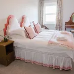 Southsea, Portsmouth - Two Bedroom Apartment - Newly Refurbished Throughout - Treetop Sea Views