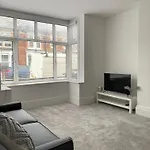 Iris Home In Southsea Free Street Parking And Pets Welcome