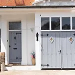 Open Mind Property - Hottub, 8 Beds & 2 Car Spaces
