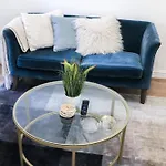 Portsmouth Apartment *Newly Refurbished *Central