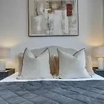 Clover Lodge Portsmouth Luxury Home With Off Road Free Parking