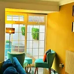 Charming 3-Bedroom House With Garden In Portsmouth, Close Parking, Train Station & Gunwharf