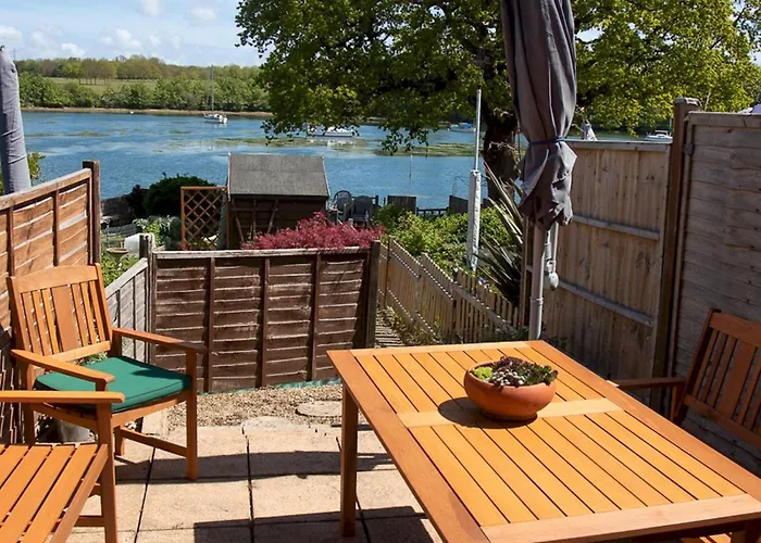 Pass The Keys 3Bed Family Home With Direct Water Access, Sleeps 6