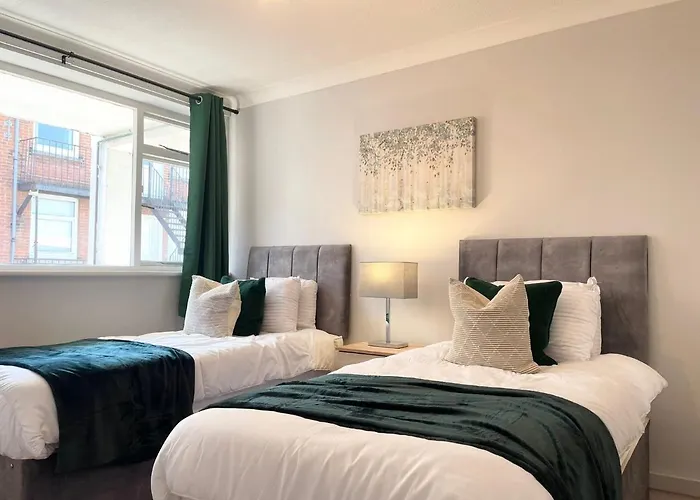 Best Price! Wonderful 2 Bedroom, 2 Superkings Or 4 Singles, Fantastic Location & Free Parking!