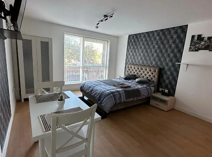 Flat With Free Parking In Gunwharf Quays