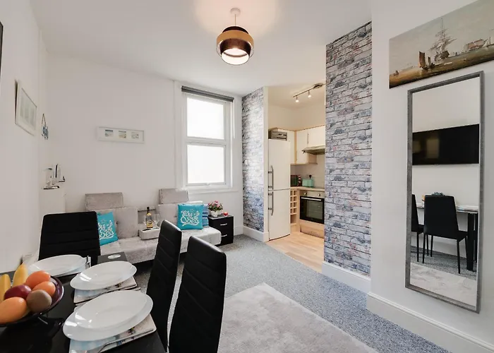 Dockyard Hideaway Nr Gunwharf Quays