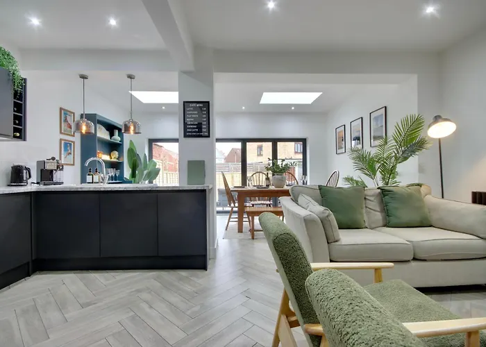 Clover Lodge Portsmouth Luxury Home With Off Road Free Parking