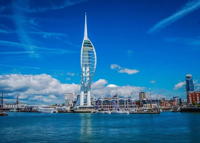 Flat C - Spacious First Floor, 3 Bedroom, 2 Bathroom Apartment In Central Southsea, Portsmouth