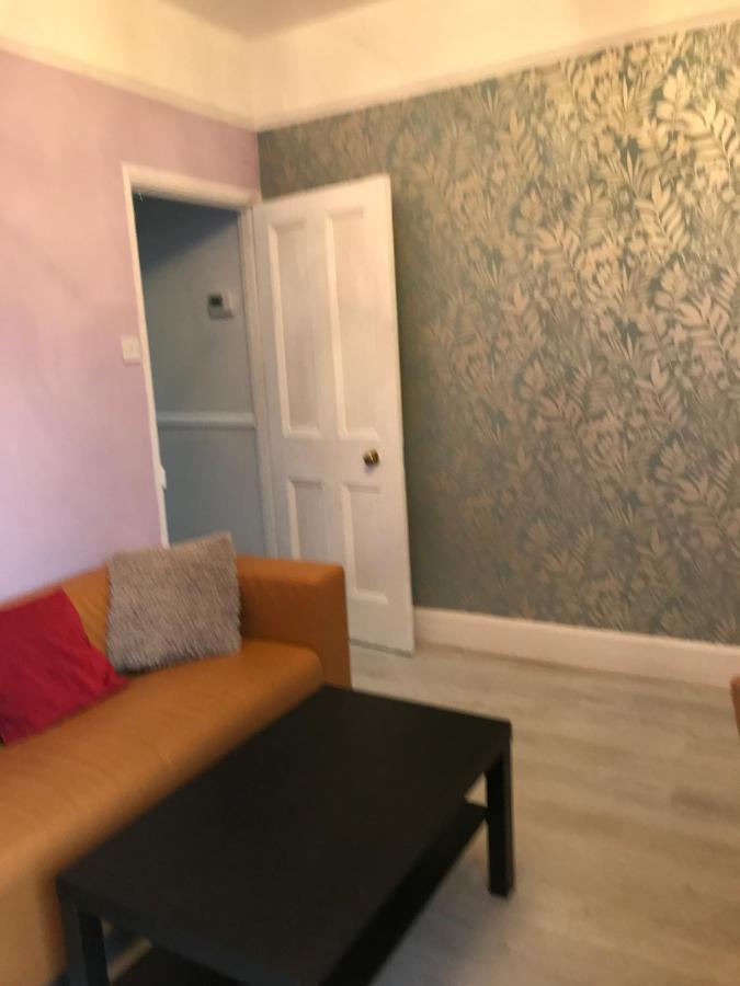 Fully Furnished And Well Equipped 3 Bedroom House Holiday home Portsmouth