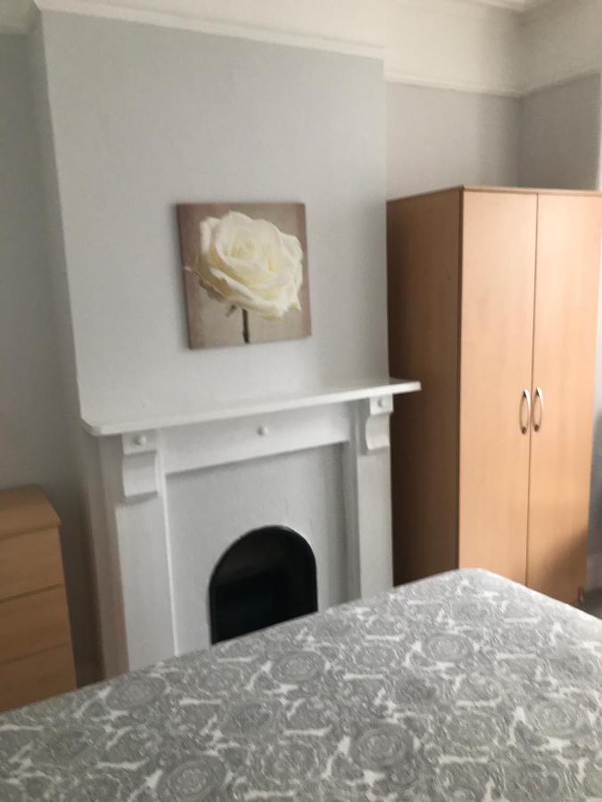Fully Furnished And Well Equipped 3 Bedroom House Holiday home Portsmouth