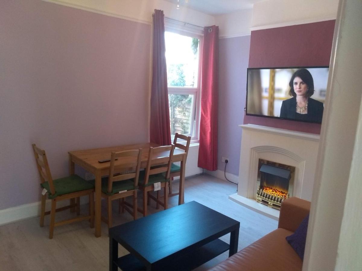Fully Furnished And Well Equipped 3 Bedroom House Holiday home Portsmouth