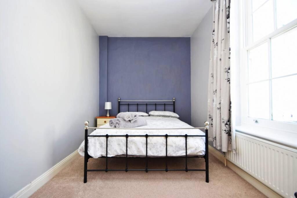 Spacious 3 Bedroom Beachfront With Amazing Sea Views! Portsmouth