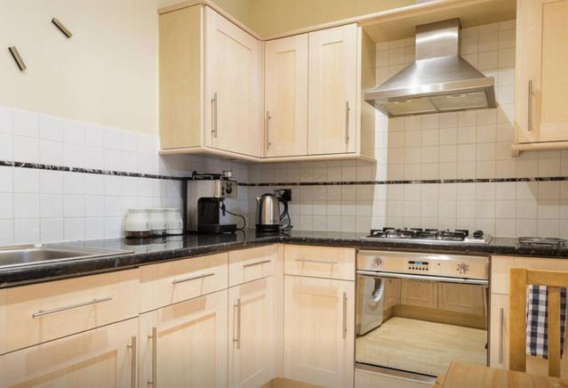 Spacious 3 Bedroom Beachfront With Amazing Sea Views! Apartment Portsmouth