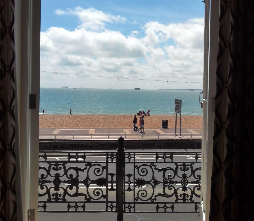 Spacious 3 Bedroom Beachfront With Amazing Sea Views! *