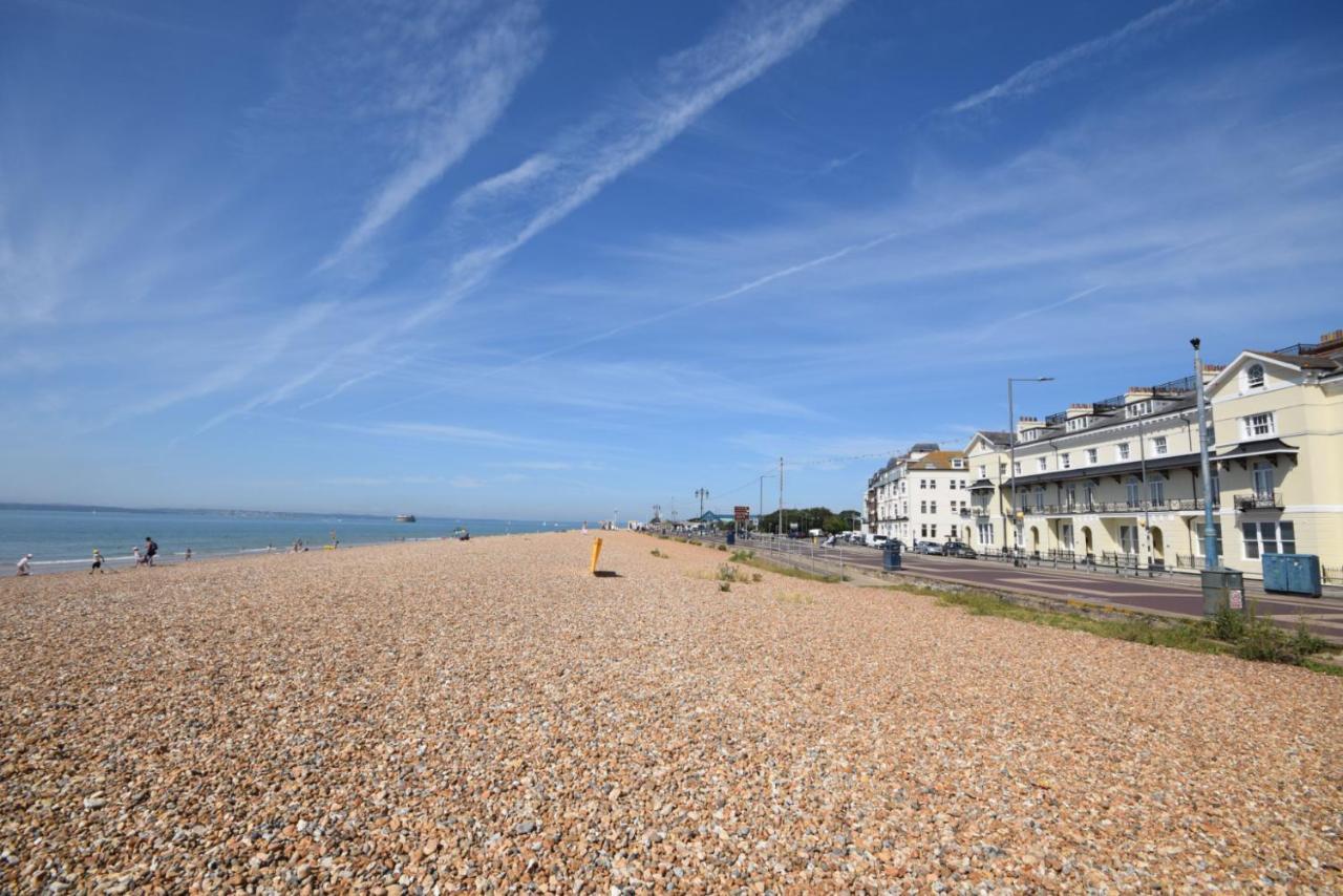 Spacious 3 Bedroom Beachfront With Amazing Sea Views!