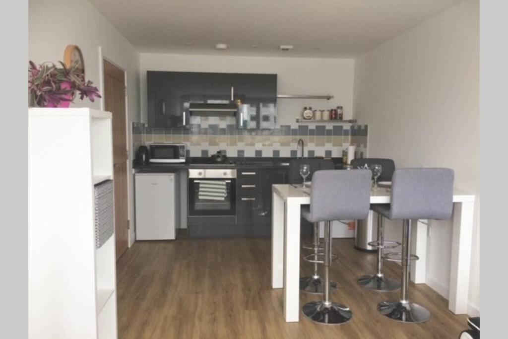 Spacious By Train Station * Portsmouth