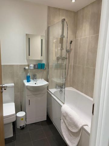 Spacious By Train Station * Portsmouth