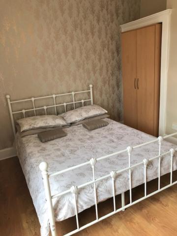Fully Furnished And Well Equipped 3 Bedroom House Holiday home Portsmouth