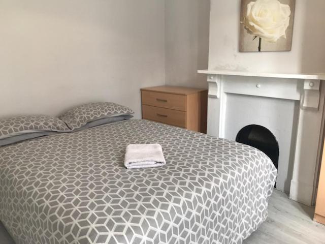 Fully Furnished And Well Equipped 3 Bedroom House Portsmouth