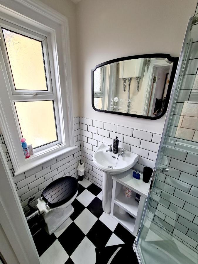 Southsea Royale Studio, Bond, Parking, Seafront Apartment