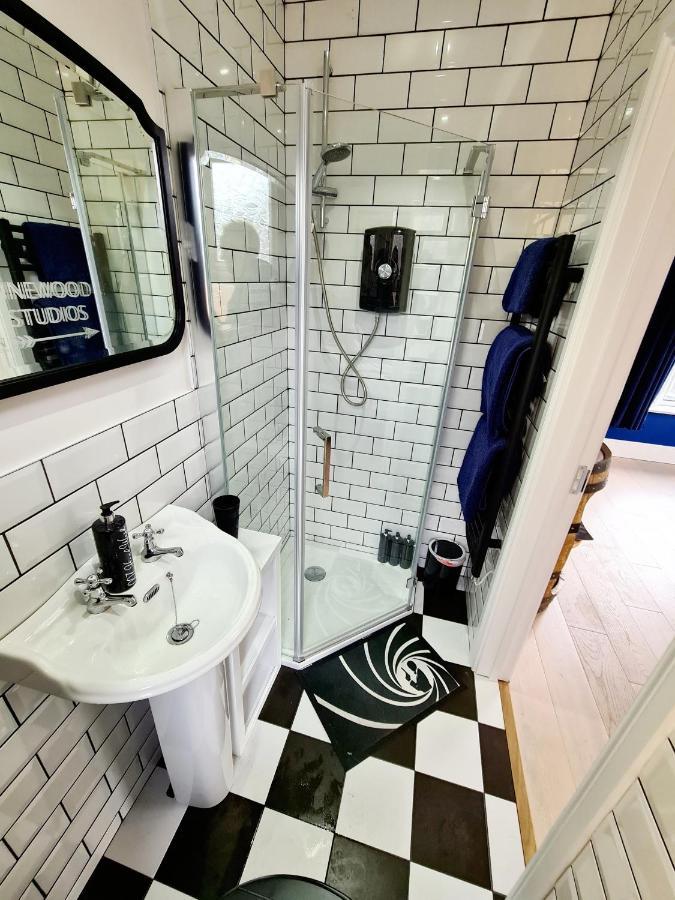 Southsea Royale Studio, Bond, Parking, Seafront