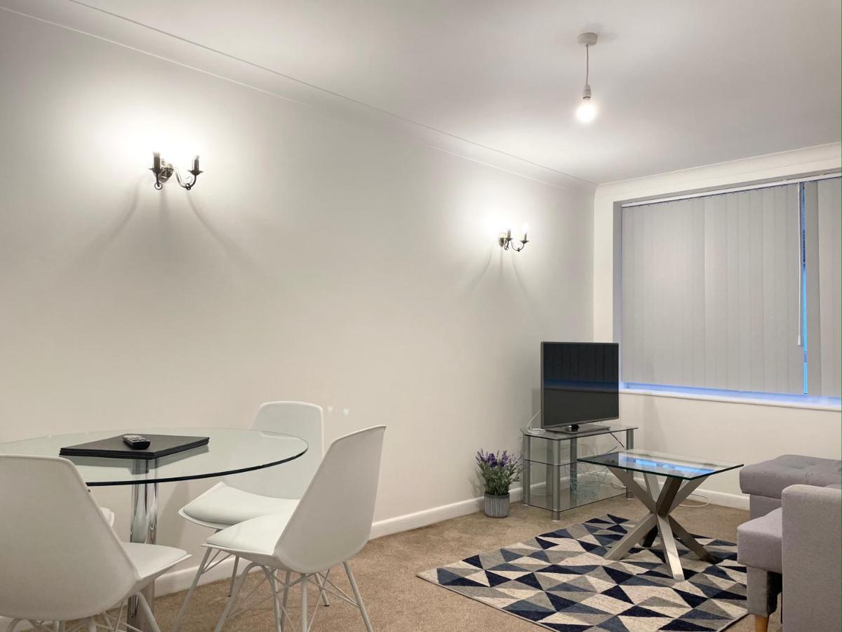Southsea Contractor Haven: Flexible Beds & Smart Tvs Apartment