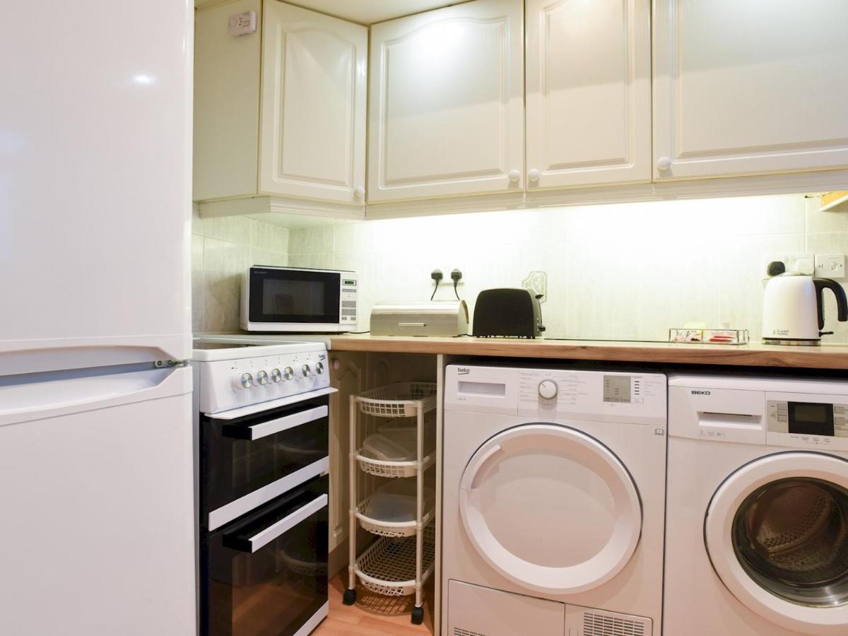 Pass The Keys Superb Location 1bedroom Apt Sleeps 4 With Free Parking Apartment *