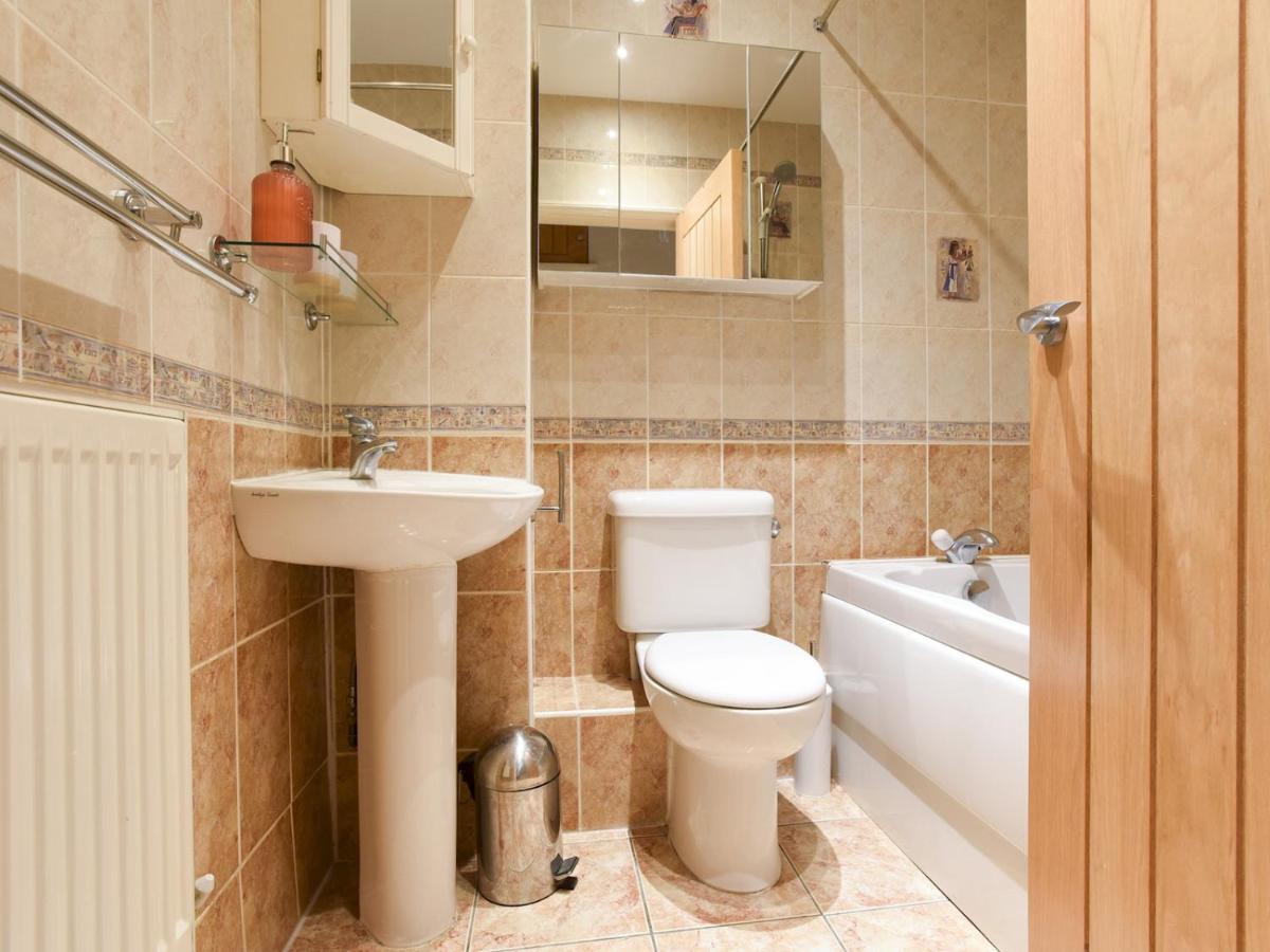 Pass The Keys Superb Location 1bedroom Apt Sleeps 4 With Free Parking Apartment Portsmouth