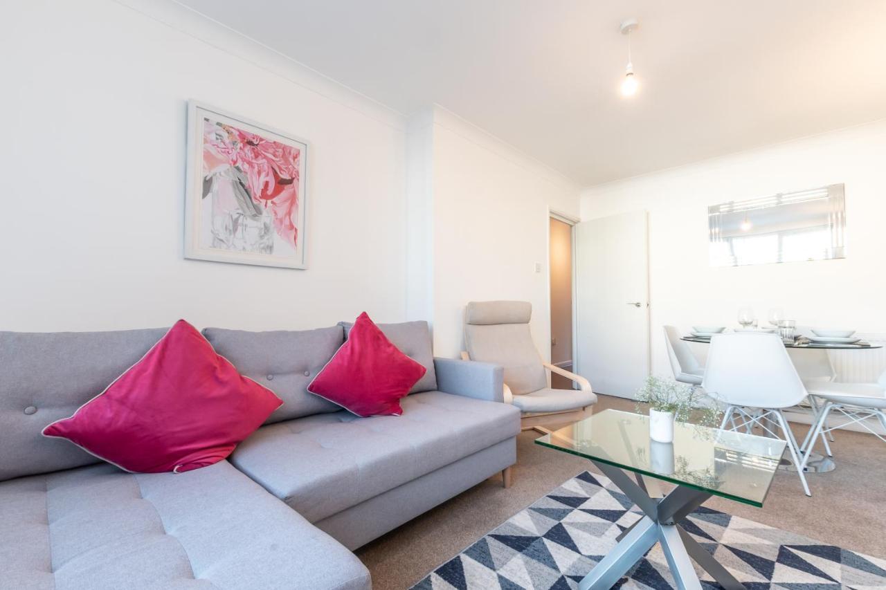 Southsea Contractor Haven: Flexible Beds & Smart Tvs Apartment *