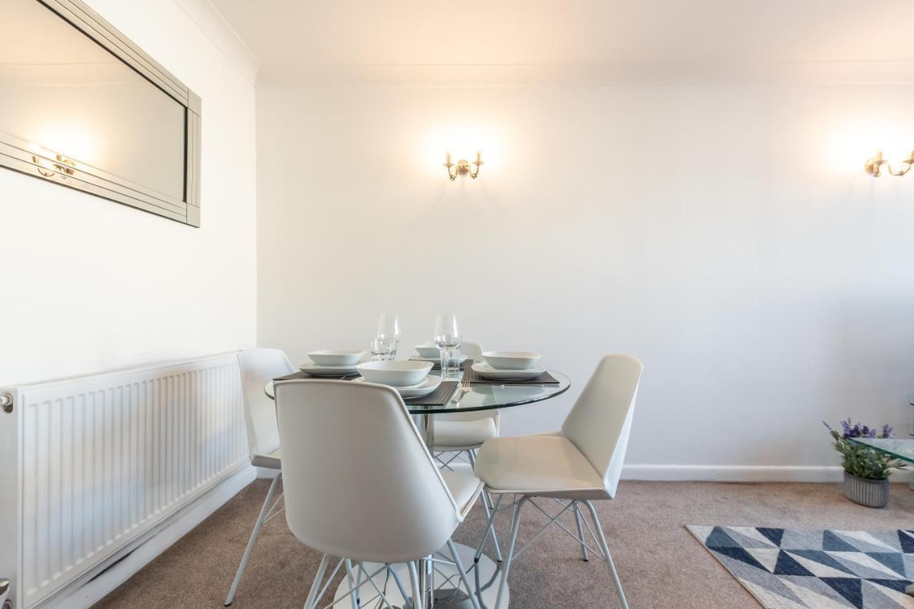 Southsea Contractor Haven: Flexible Beds & Smart Tvs Apartment