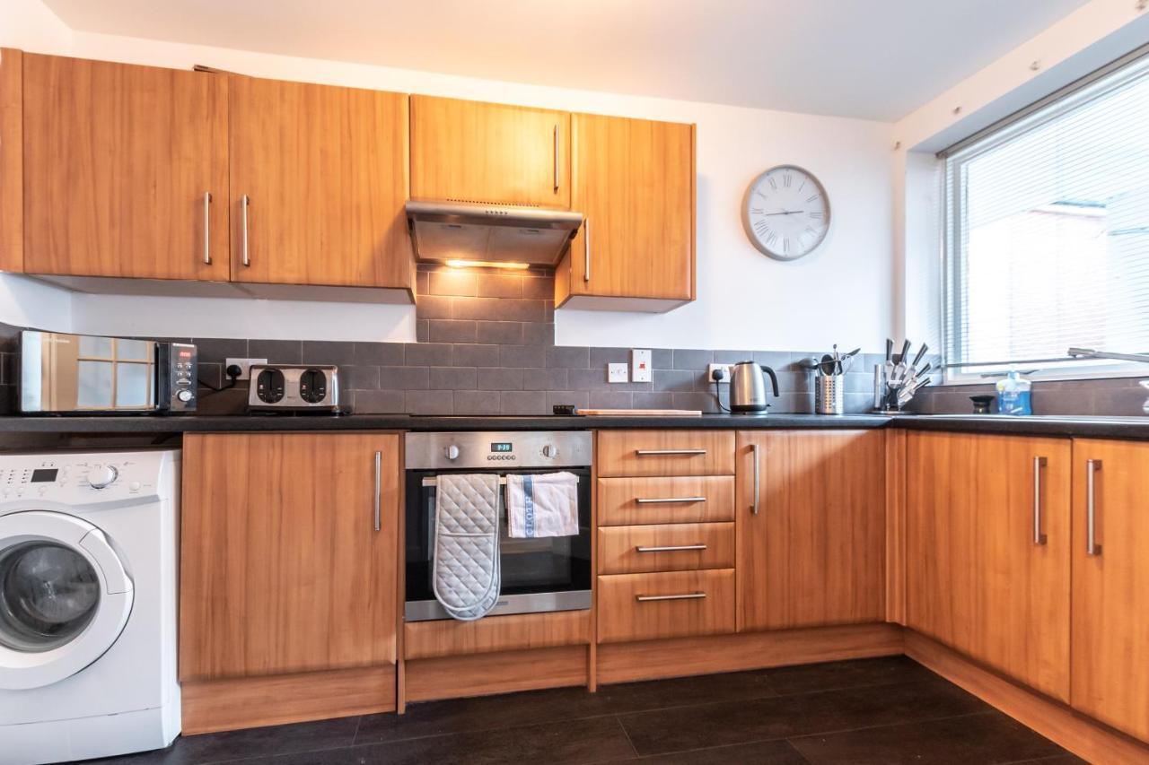 Apartment Southsea Contractor Haven: Flexible Beds & Smart Tvs