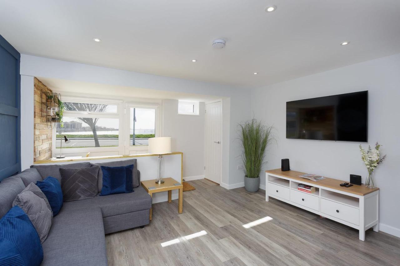 Castle View - Port Solent Stunning Waterfront House *