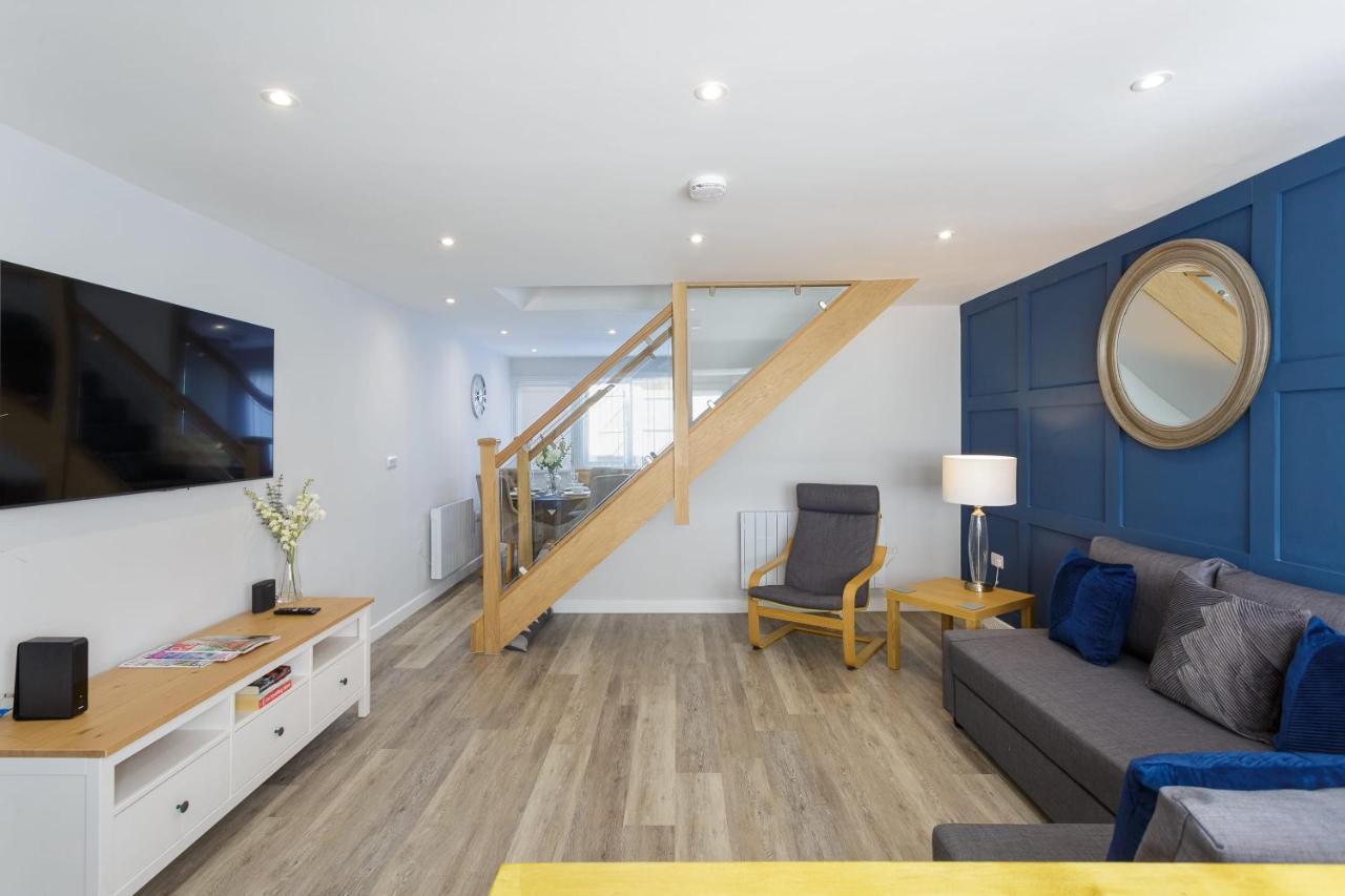 Castle View - Port Solent Stunning Waterfront House Holiday home