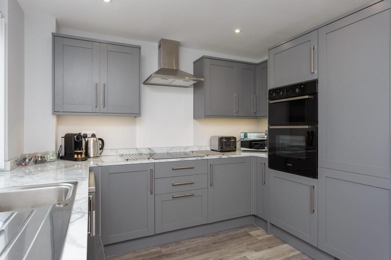 Castle View - Port Solent Stunning Waterfront House *