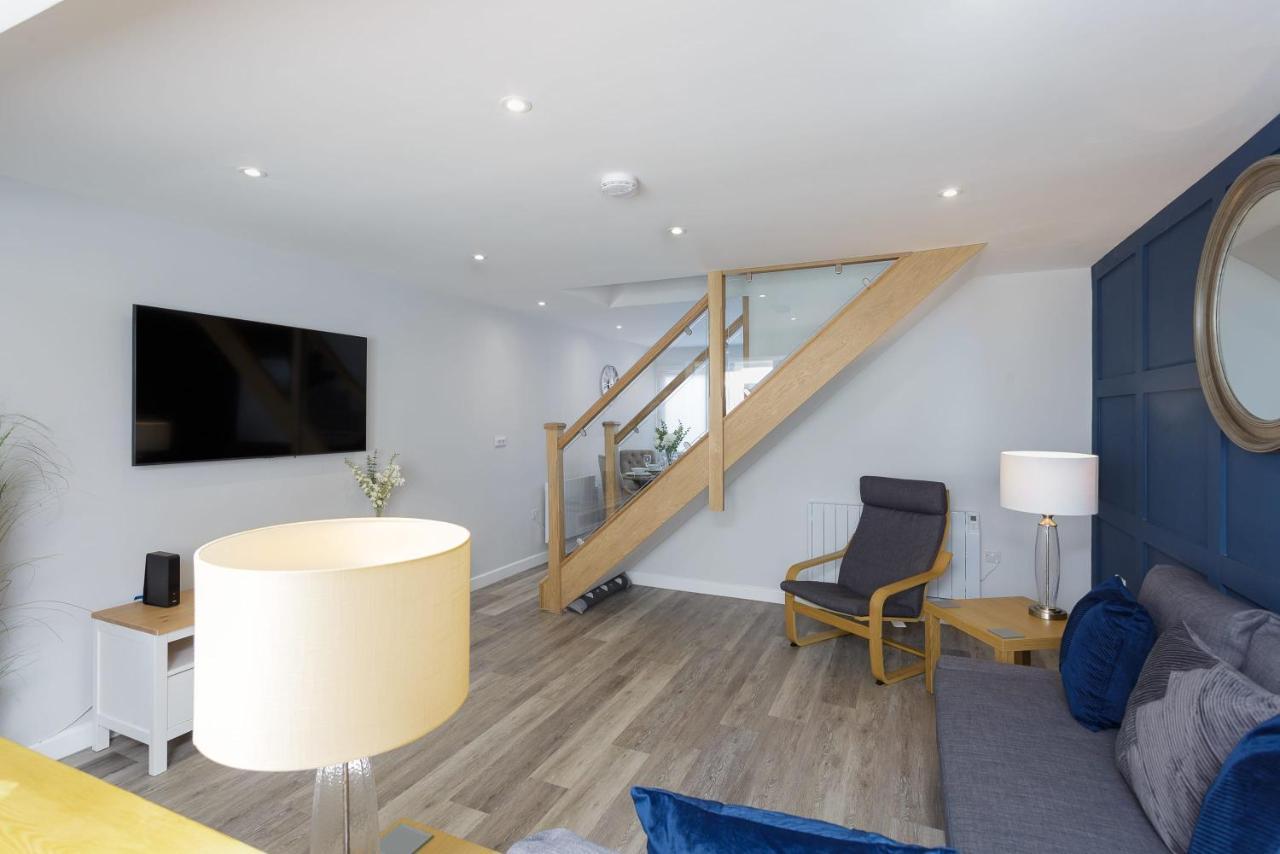 Castle View - Port Solent Stunning Waterfront House * Portsmouth
