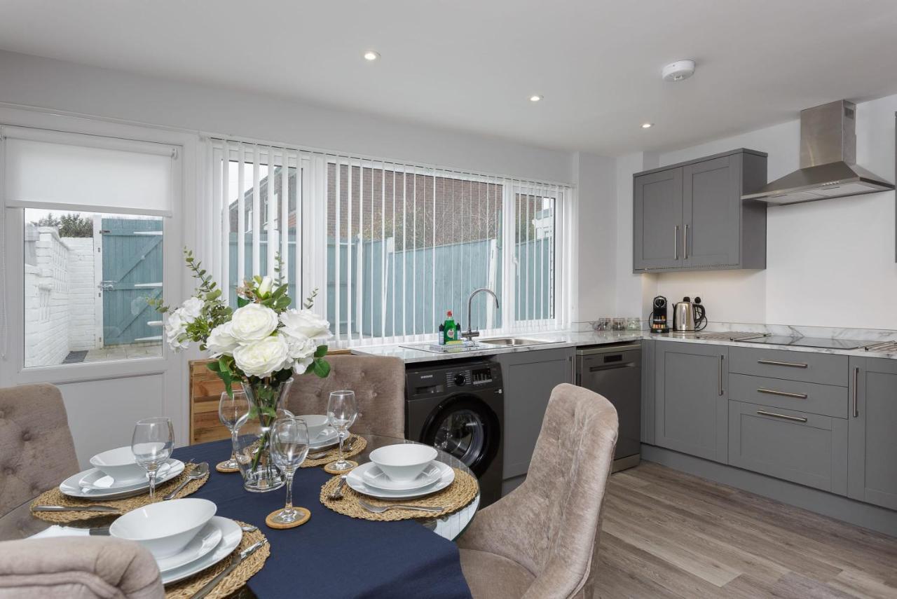 Castle View - Port Solent Stunning Waterfront House Holiday home Portsmouth