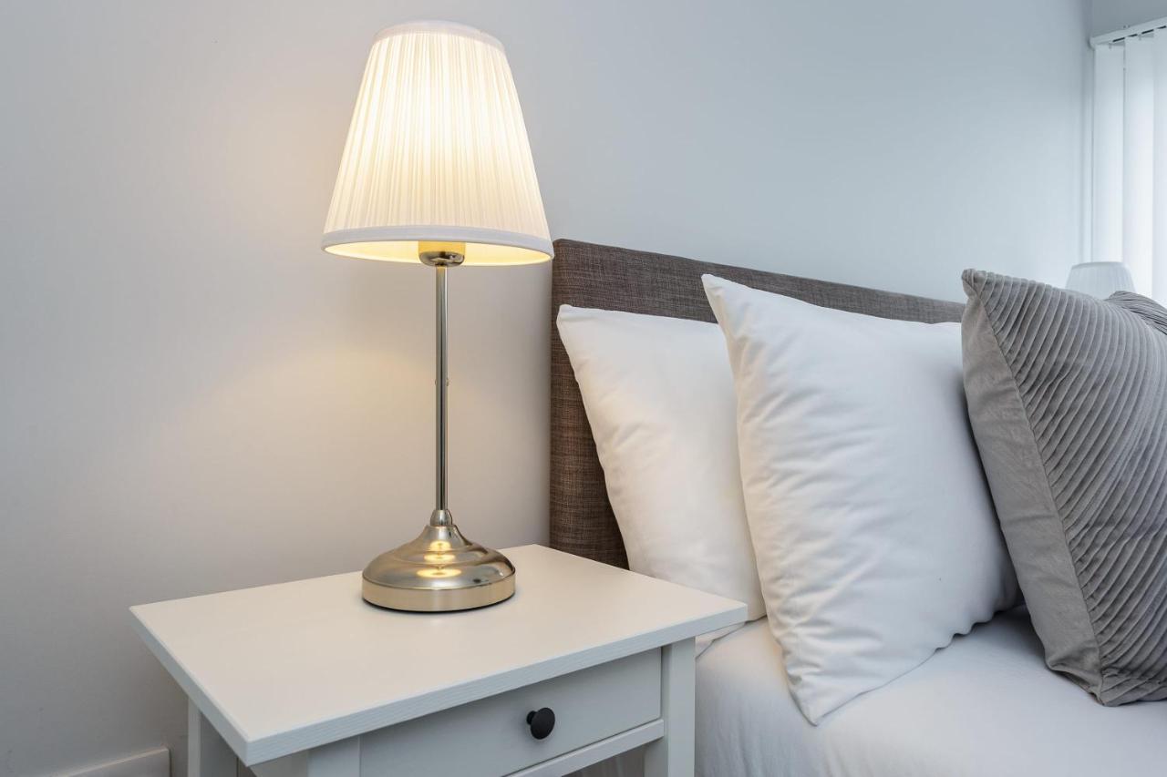 Castle View - Port Solent Stunning Waterfront House * Portsmouth