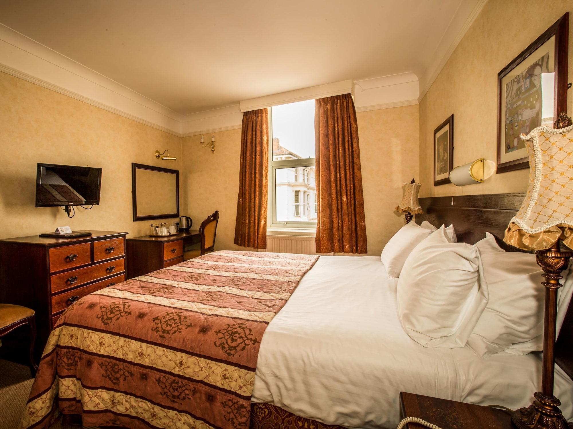 Hotel The Queens 4*