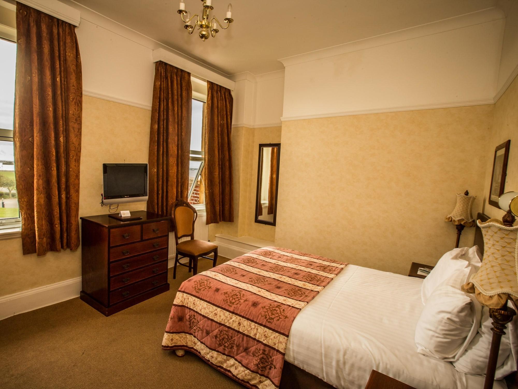 Hotel The Queens 4*