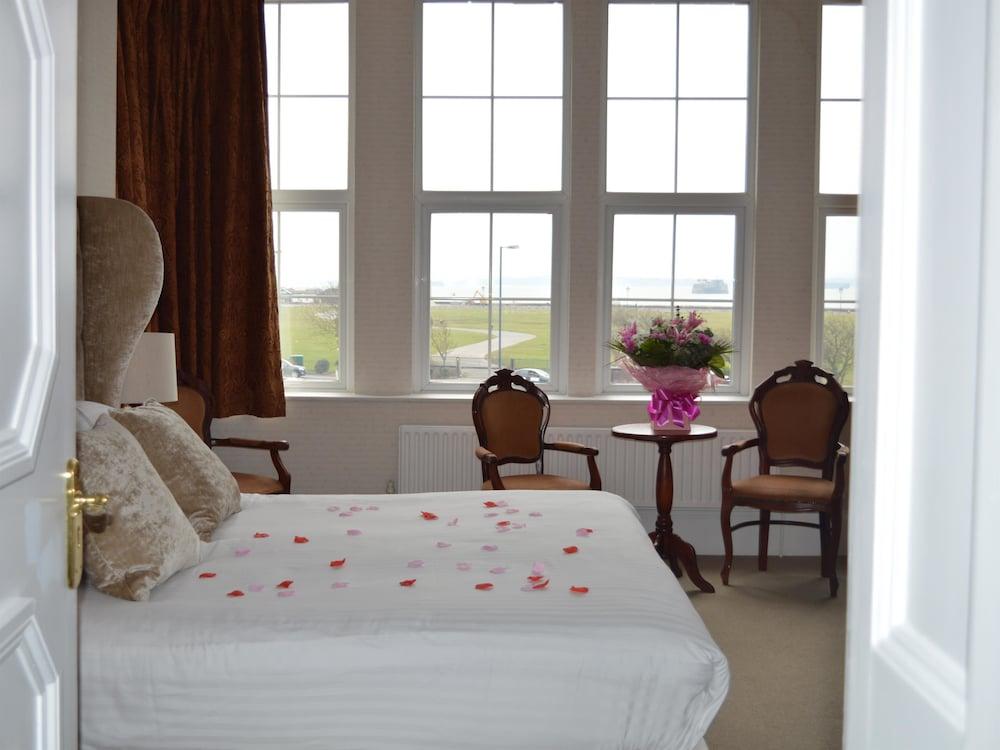 The Queens 4* Portsmouth