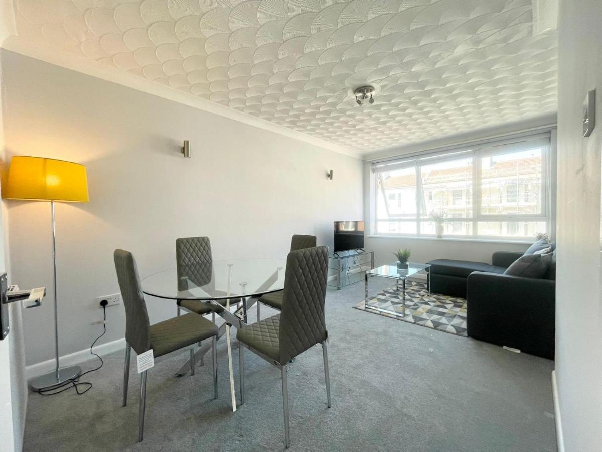 Best Price! Wonderful 2 Bedroom, 2 Superkings Or 4 Singles, Fantastic Location & Free Parking!