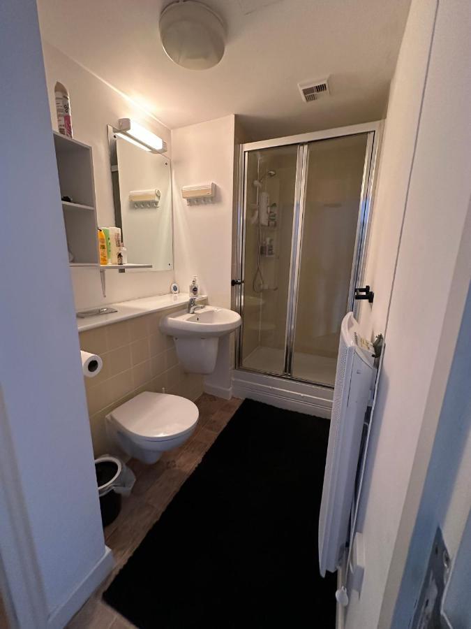 Flat With Free Parking In Gunwharf Quays Apartment *